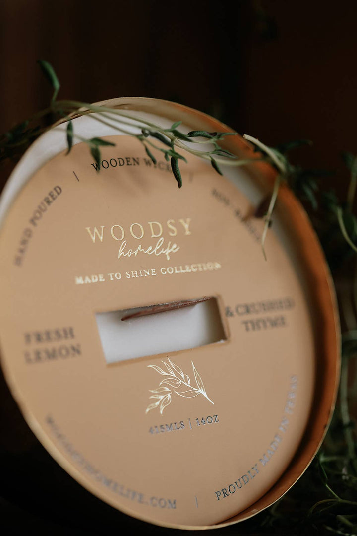Woodsy Homelife - Fresh Lemon & Crushed Thyme Solid Brass 14oz Soy Candle