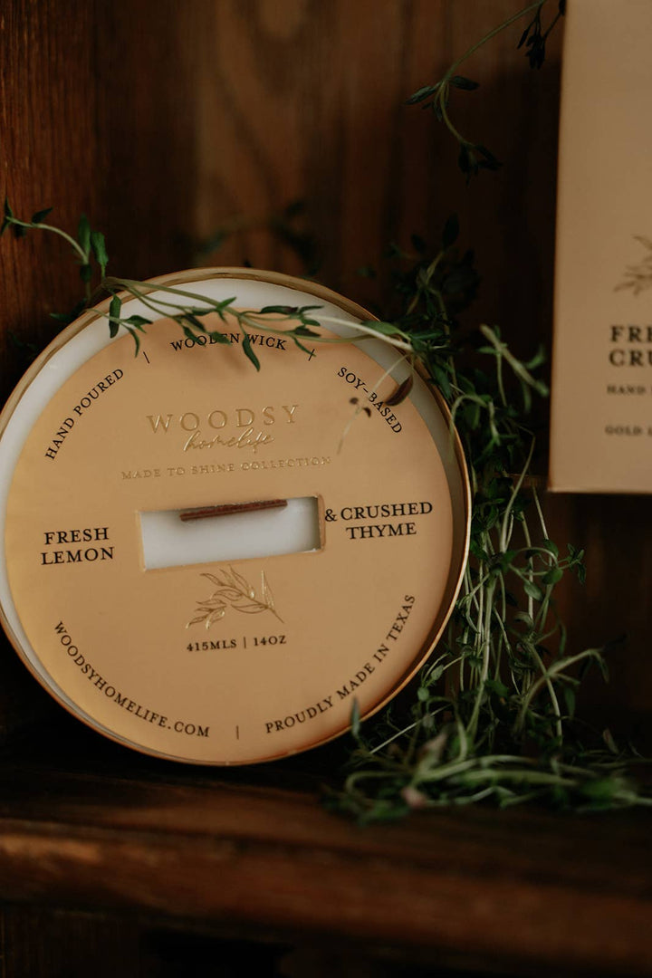 Woodsy Homelife - Fresh Lemon & Crushed Thyme Solid Brass 14oz Soy Candle